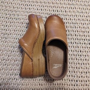 EUC Dansko Professional Clogs, Distressed Honey